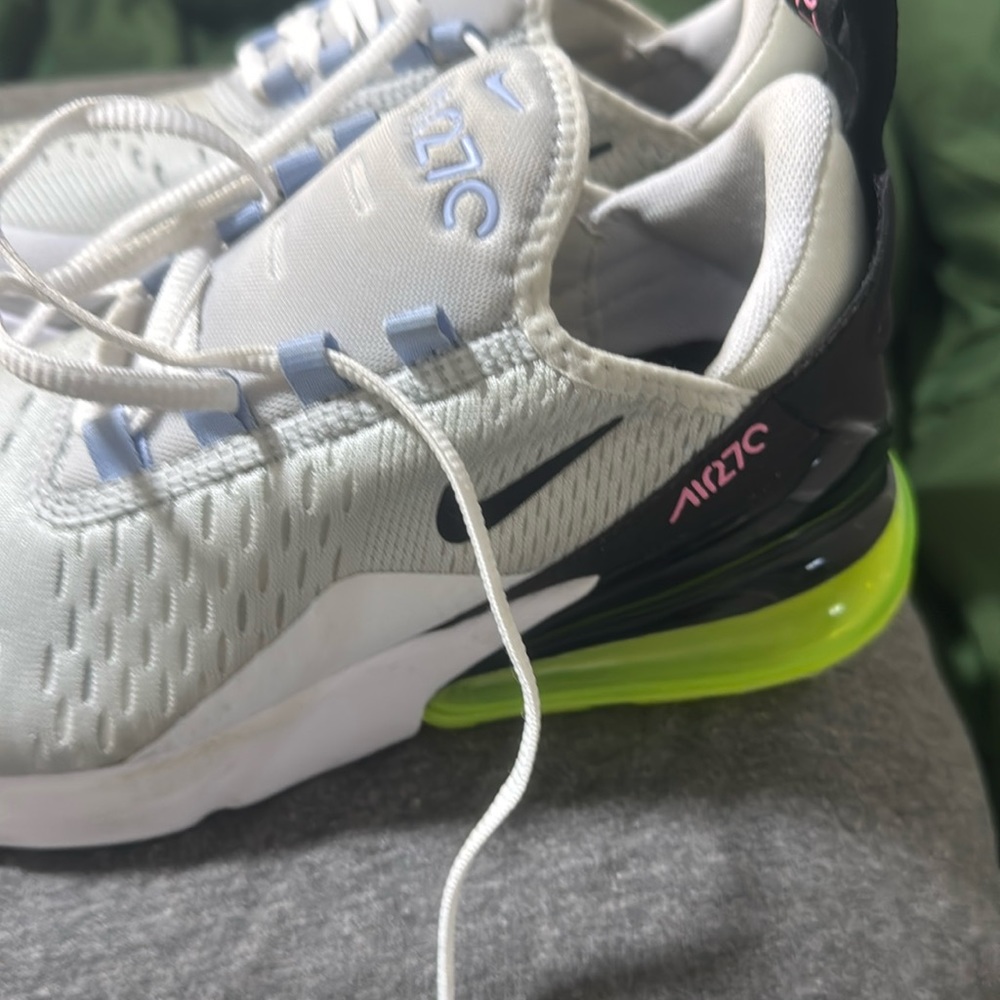 Women’s sz 7 Nike shoes